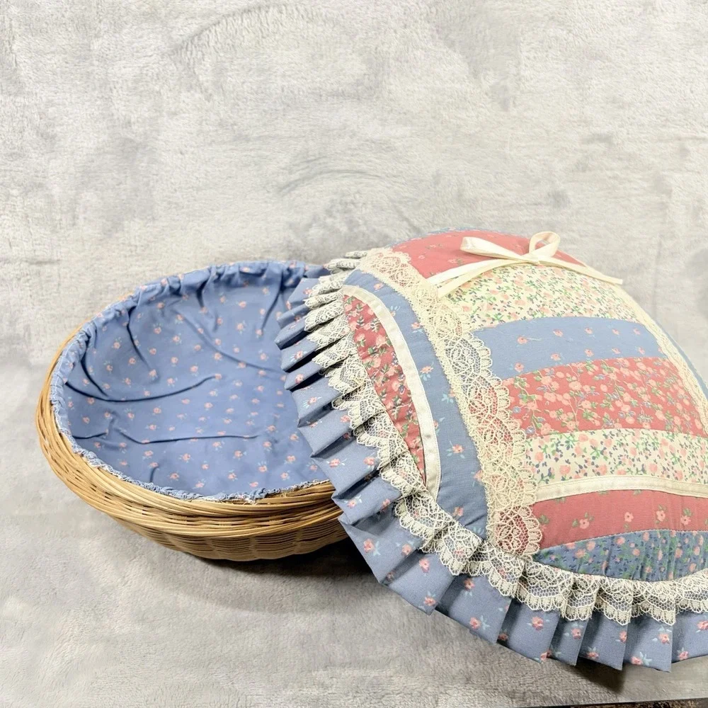 Vintage‎ 80's Wicker Sewing Basket Fabric Pillow Top Lace Lift Top